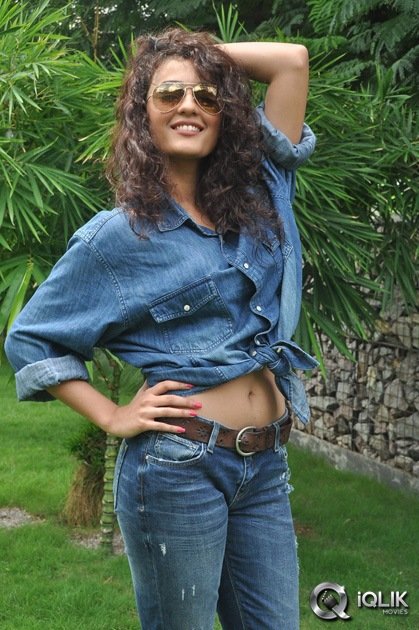 Seerat-Kapoor-at-Run-Raja-Run-Press-Meet